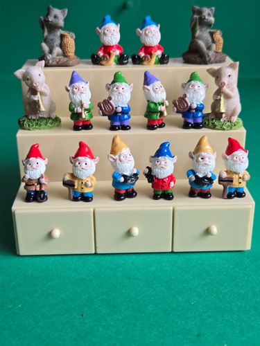 Doll house pine tier display - 3,